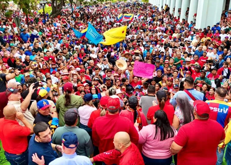 Maracaibo marchó por los 14 años de la victoria de Chávez