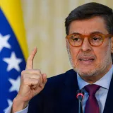 Venezuela tilda de intromisión la postura de Uruguay