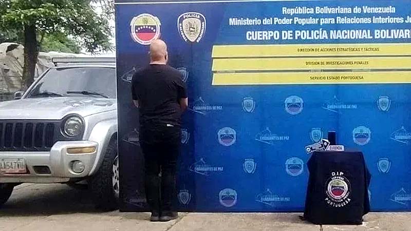 ¡Insólito!…Detenido hombre que grababa procedimientos policiales por “incitar al odio”