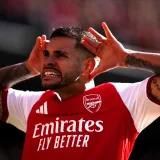 Arsenal reaccionó a tiempo y venció 2-1 al Leeds United