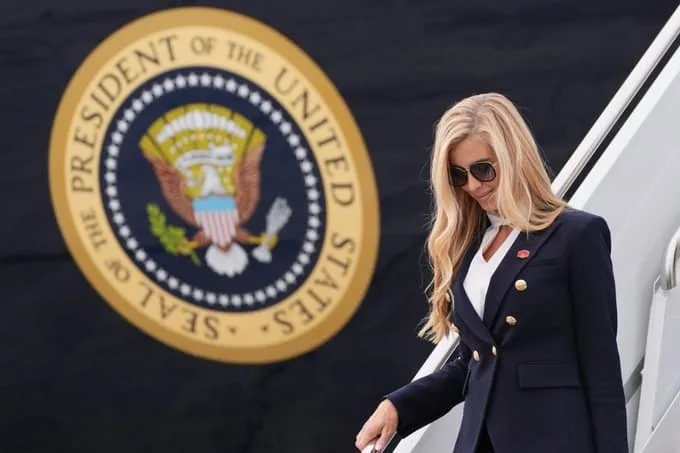 Trump sugiere a su nueva portavoz replantearse el cargo