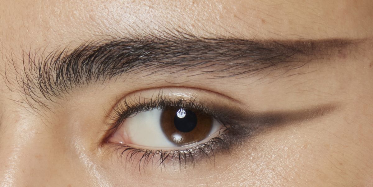 Los 12 sueros para el crecimiento de cejas que realmente funcionan