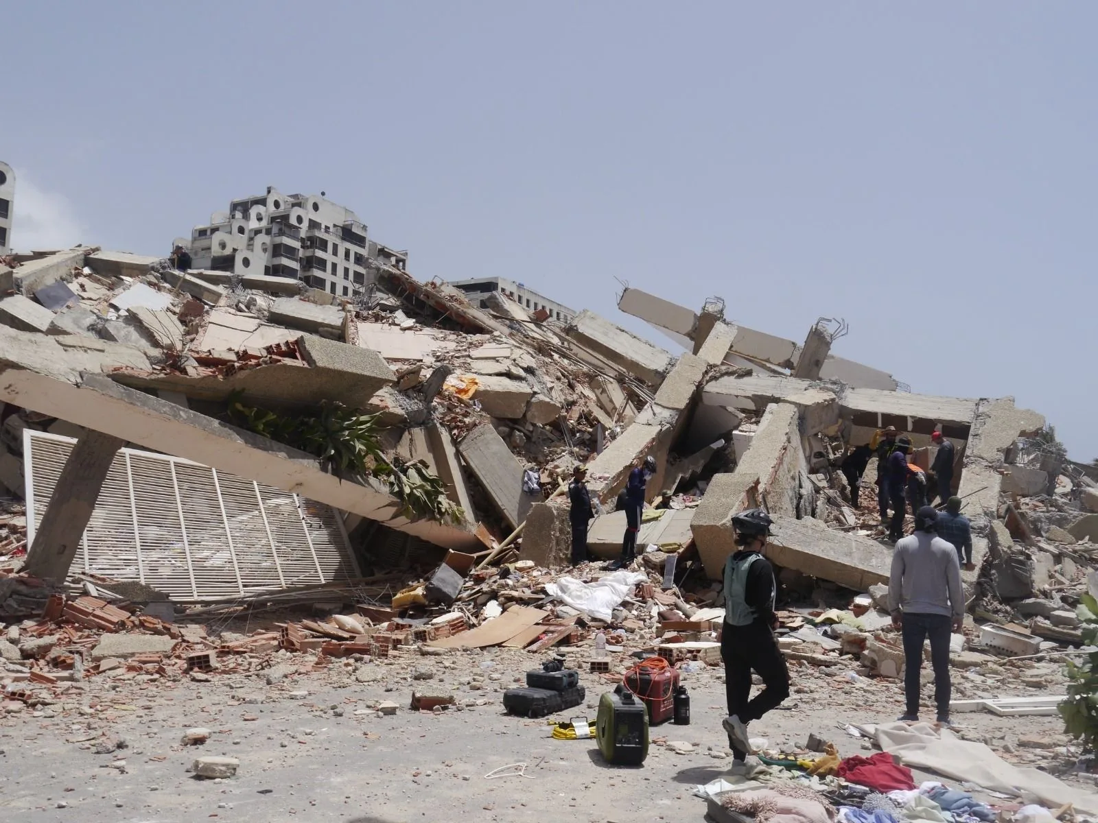 Terremotos dejan 5.069 fallecidos y 17.907 viviendas perdidas