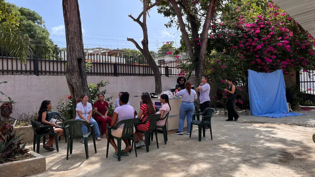 Red de apoyo sigue a embarazadas tras los sismos en Caracas