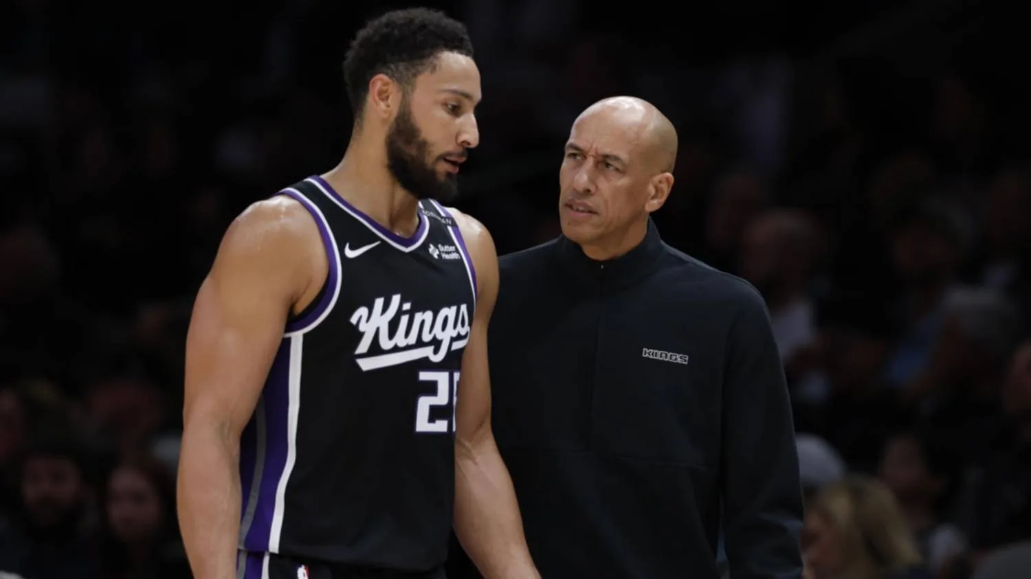 Sacramento retendrá a Simmons pese a su rotura de Aquiles