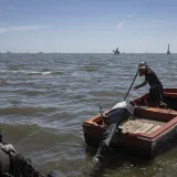 Derrames de crudo asfixian a pescadores del Zulia