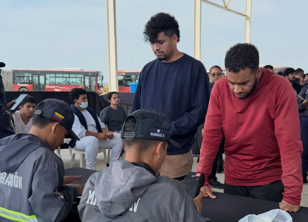 Llegaron 300 repatriados a Venezuela desde Estados Unidos