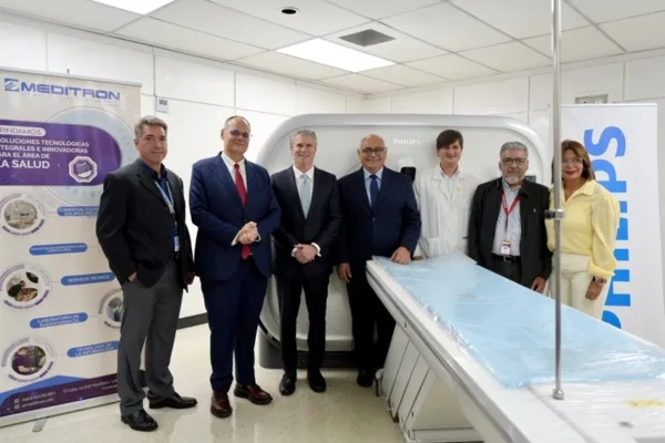 Fogel recorrió el Hospital Vargas por equipos de diagnóstico