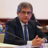 Sheput minimiza polémica por error en ley de facultades