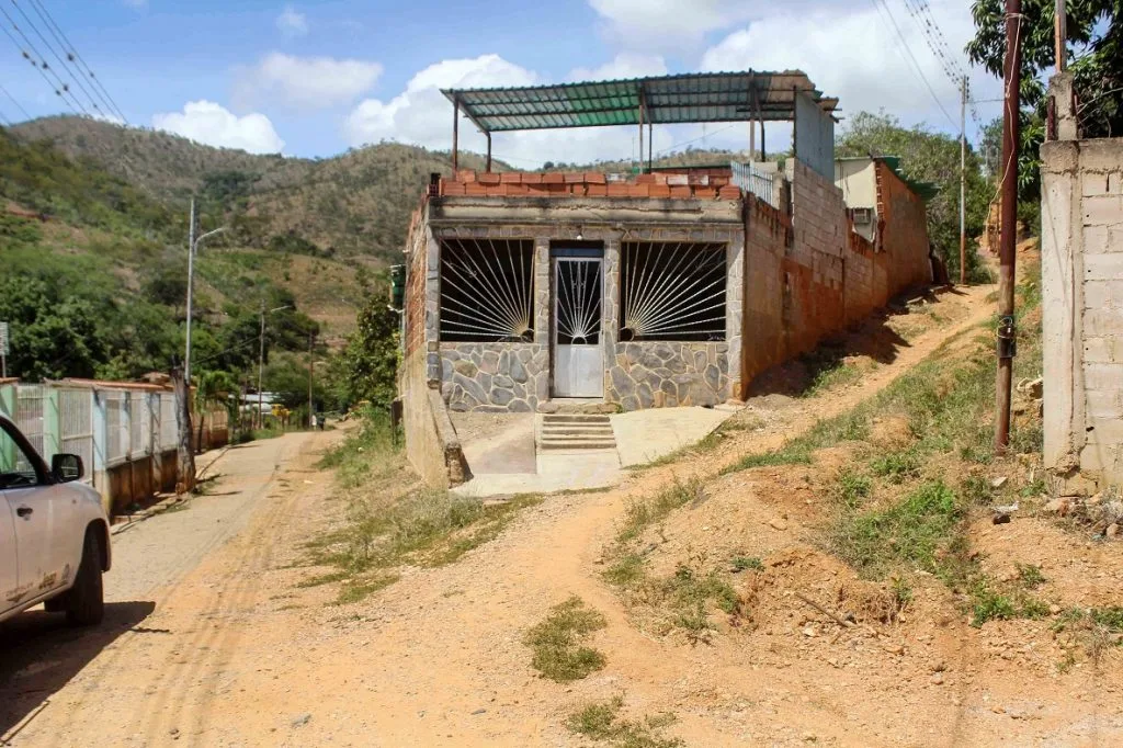 Vecinos de Quebrada Grande denuncian falta de agua y calles rotas