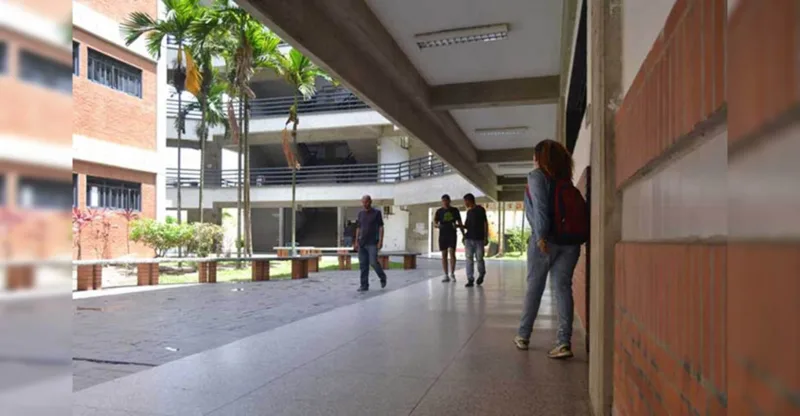 Cuatro casas de estudio nacionales destacan en el top 100 regional