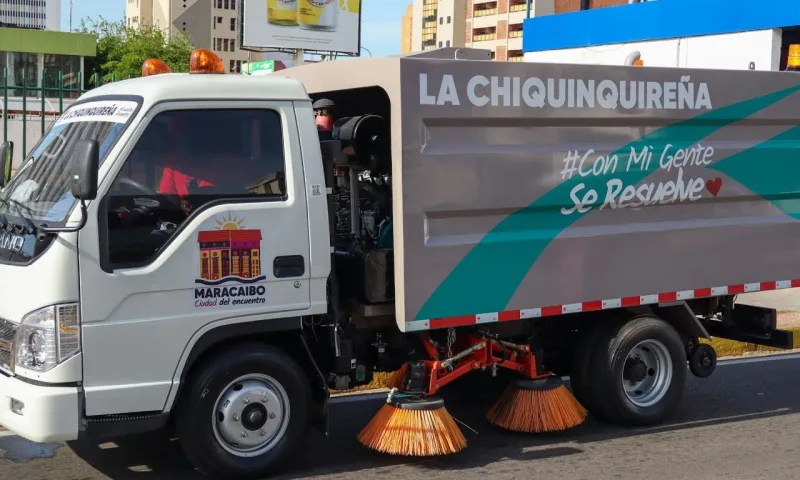 Maracaibo estrena dos barredoras mecánicas para limpiar vías