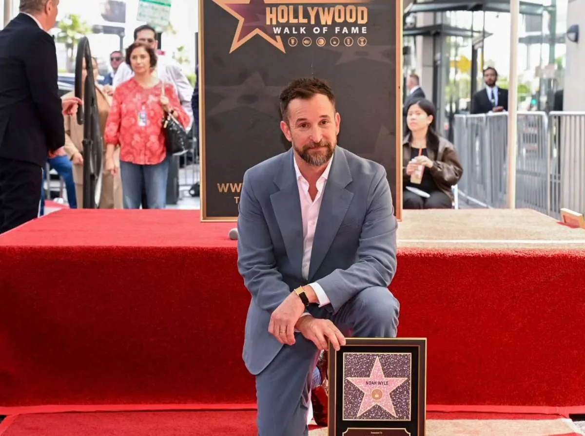 People corona a Noah Wyle como el hombre más sexy de 2026