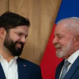 Boric pide voto por Lula en la recta final de Brasil