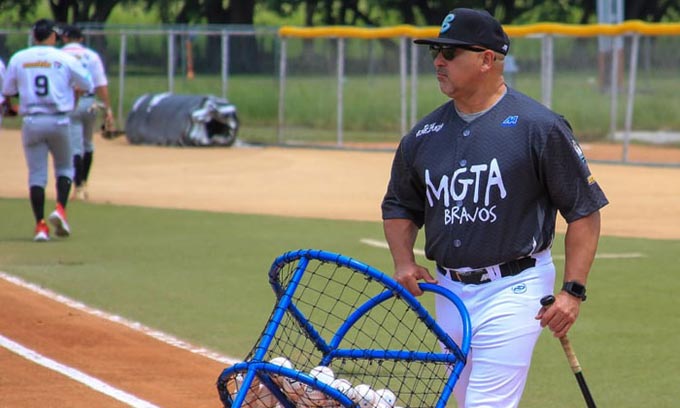 José Moreno gana el premio a Mánager del Año en la LVBP  