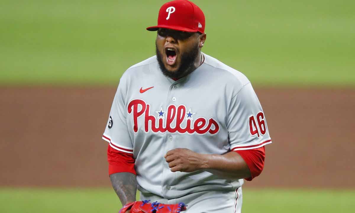 José Alvarado logra su primer juego salvado de la temporada