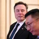 Musk arremete contra Ambani por el retraso de Starlink en India