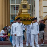 Guard custody of the Virgen de la Chinita