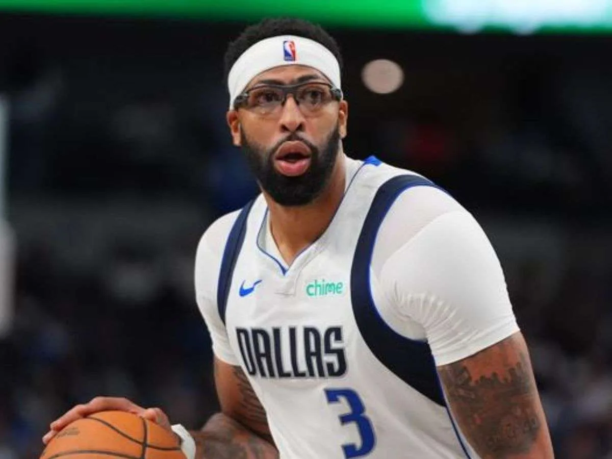Davis admite conversaciones para tentar a LeBron James
