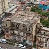 Demuelen parte del Hotel Granada tras colapso en Maracaibo