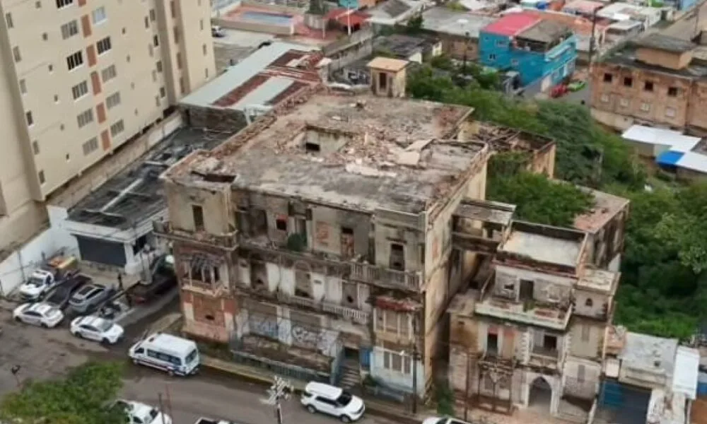 Demuelen parte del Hotel Granada tras colapso en Maracaibo