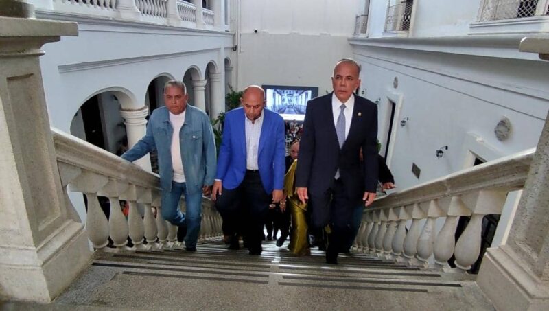 
				Rosales: “Hoy el Palacio de Gobierno luce su mejor rostro y sale de las ruinas en sus 155 años”			