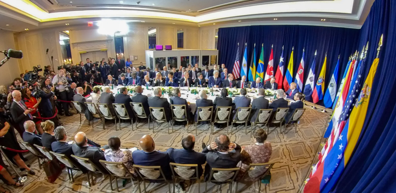 Trump dice que Venezuela es “un país feliz” y que sus gobernantes “son nuestra gente”