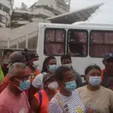 Familiares exigen acceso a maquinaria de rescate en La Guaira