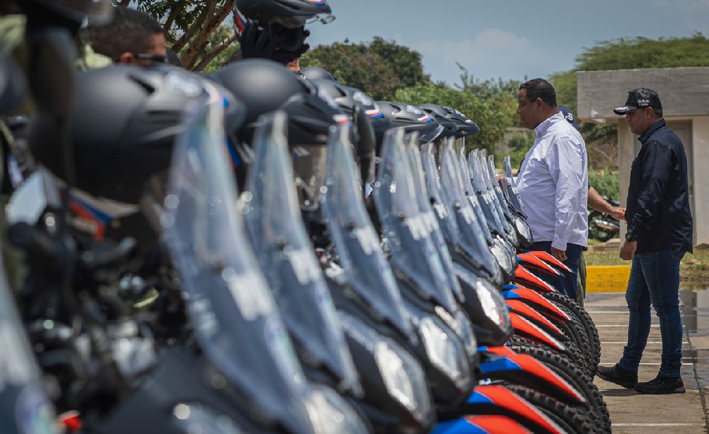Alcalde entrega 20 nuevas motos de alta cilindrada a Polimaracaibo