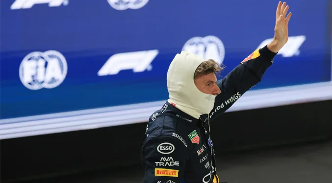 Verstappen gana el Gran Premio nocturno de Singapur