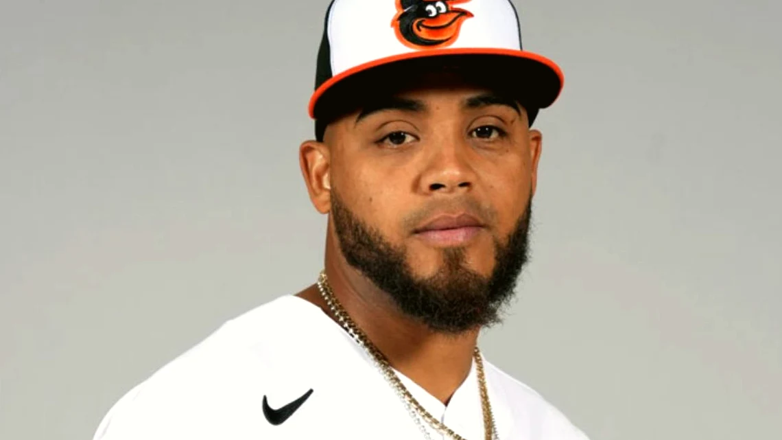 Darwinzon Hernández busca otro campeonato con SoftBank en Japón