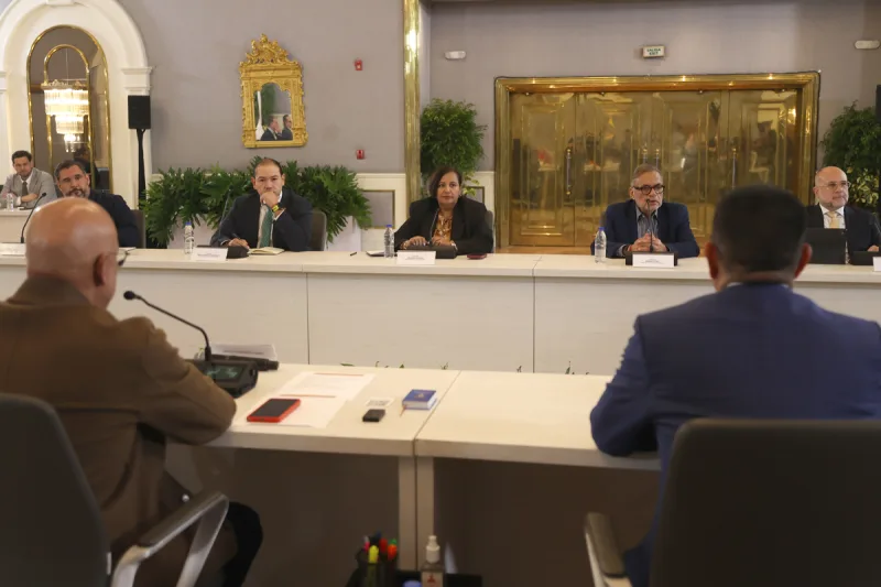 Tercera ronda de diálogo chavista‑opositor para garantías electorales
