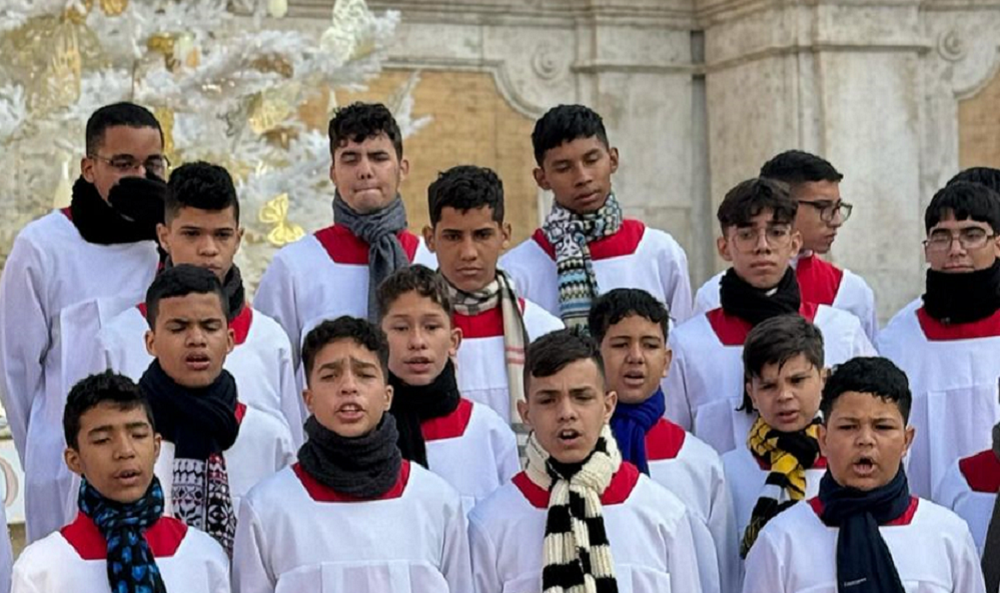 El Papa saluda y bendice en el Vaticano a los Niños Cantores del Zulia