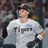 Teruaki Sato firma la Triple Corona y despierta interés en MLB