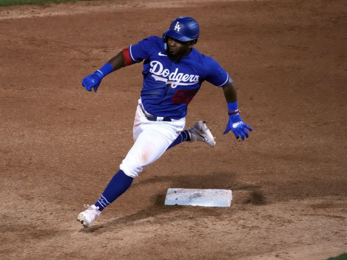 Dodgers subió a Yonny Hernández