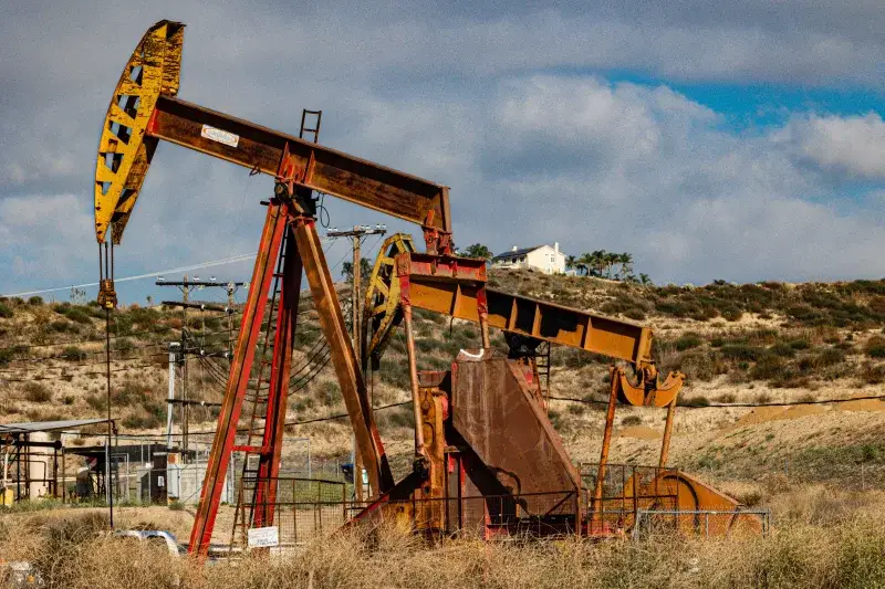 Tensión en Medio Oriente frena la caída del petróleo