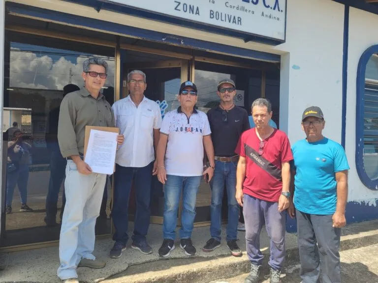 Vecinos de Barinitas exigen respuesta por agua potable