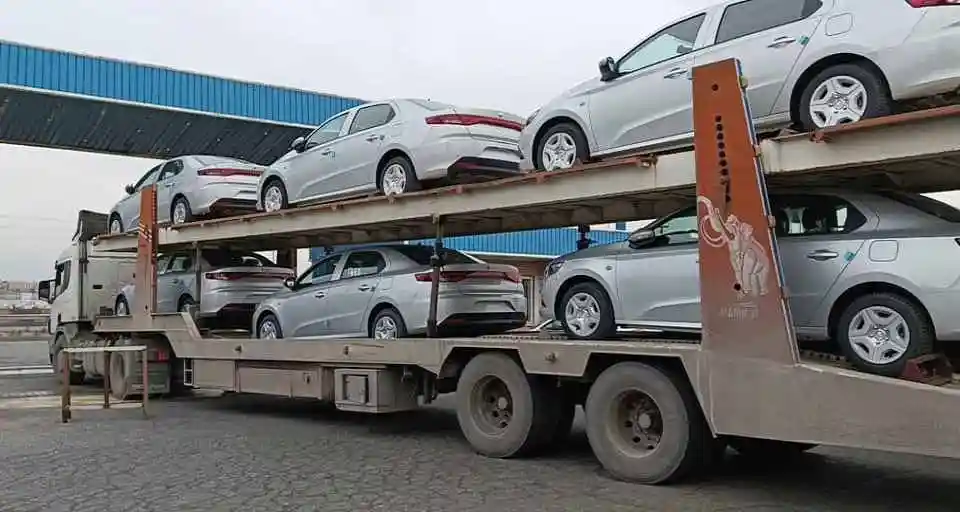 Lote de carros iraníes, marca Saina