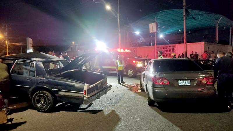 Colisión de vehículos en la Avenida Intercomunal de Cabimas deja 2 heridos