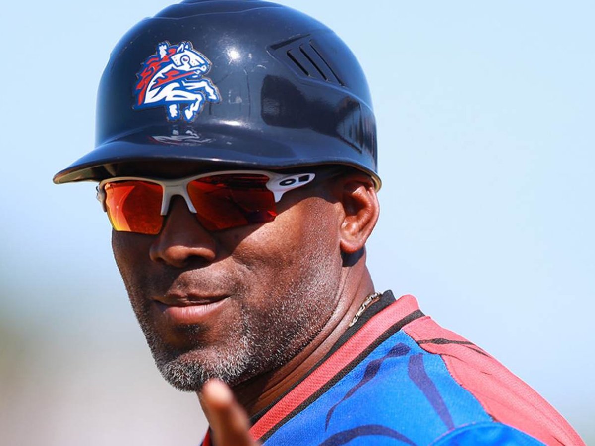 Ender Chávez será coach de bateo de Tiburones