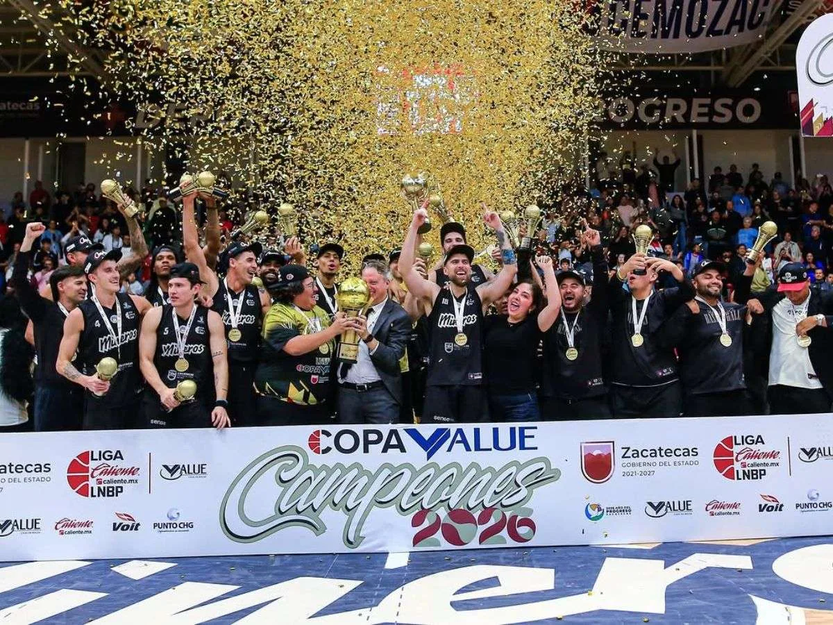 Anyelo Cisneros alza la Copa Value con los Mineros