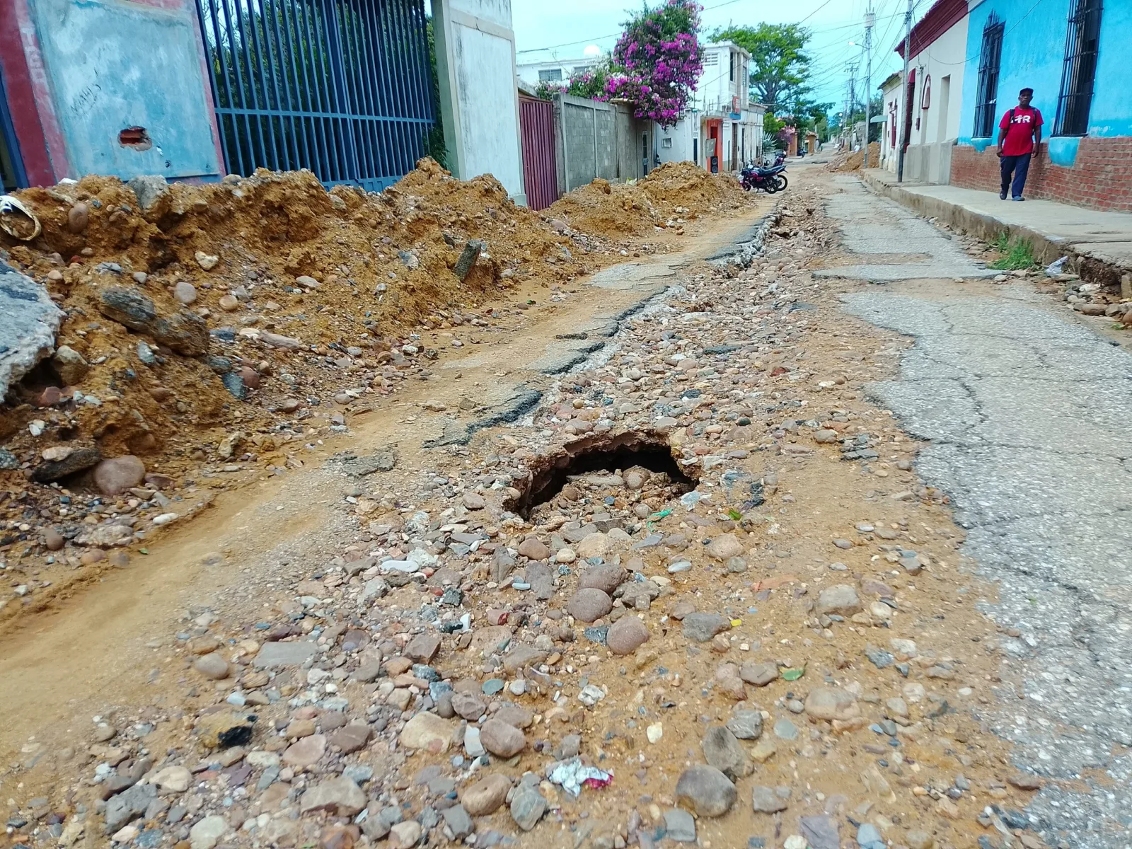 Calle Torres en Carora sigue cerrada por reparación inconclusa