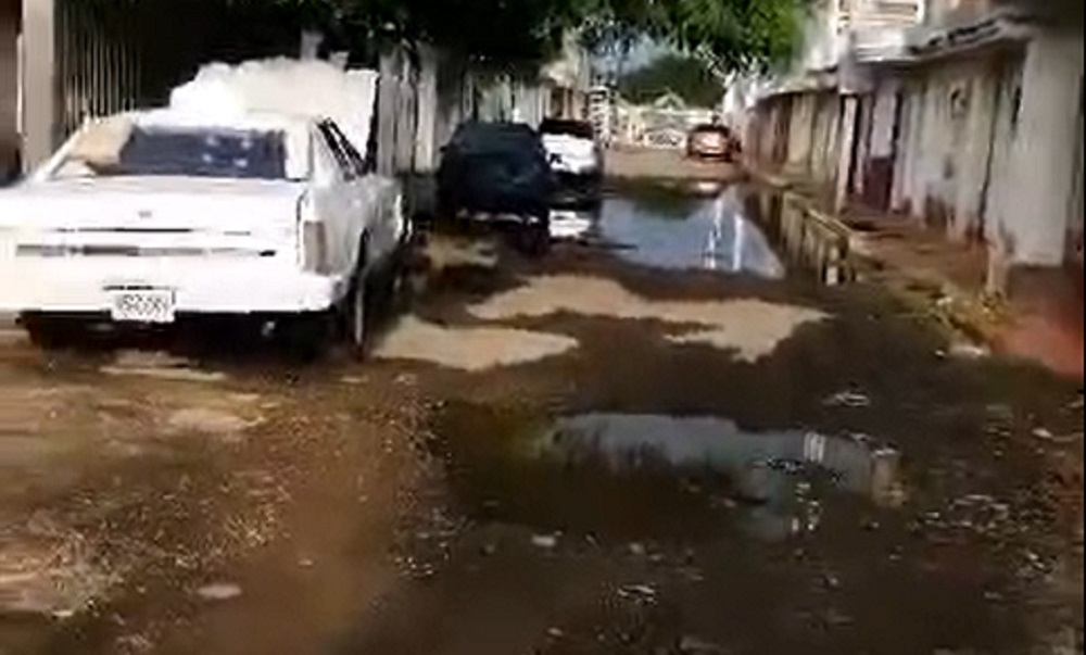 Aguas servidas vuelven a colapsar los sectores 8, 9 y 10 de San Jacinto