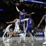 Tridente de los 76ers domina pretemporada y apunta a Conferencia