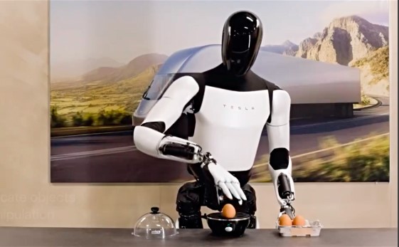 Tesla: robot humanoide manipula un huevo sin romperlo