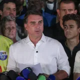 Flávio Bolsonaro desconoce la derrota y pide anular la elección