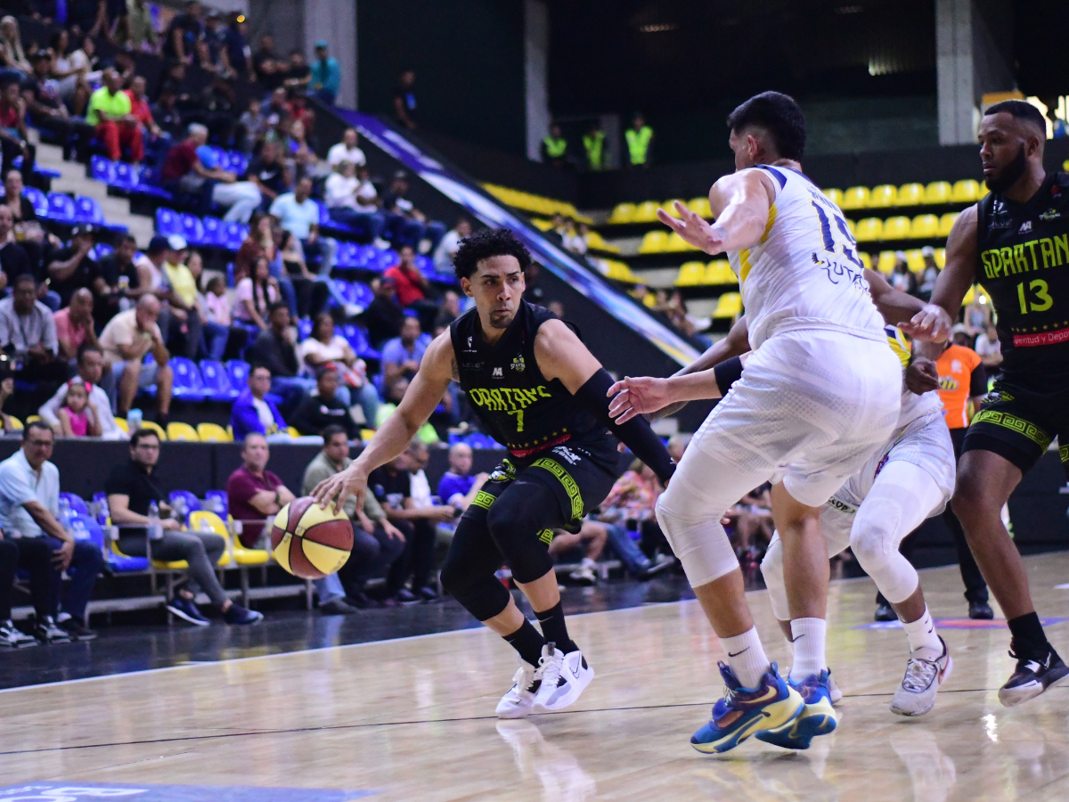 Spartans ganó y Nestor Salazar hizo historia