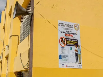 Escuelas dominicanas restringen celulares y ganan convivencia