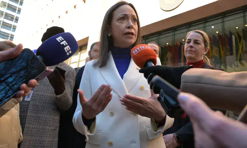 Machado llama a votar con consciencia en la segunda vuelta presidencial de Colombia