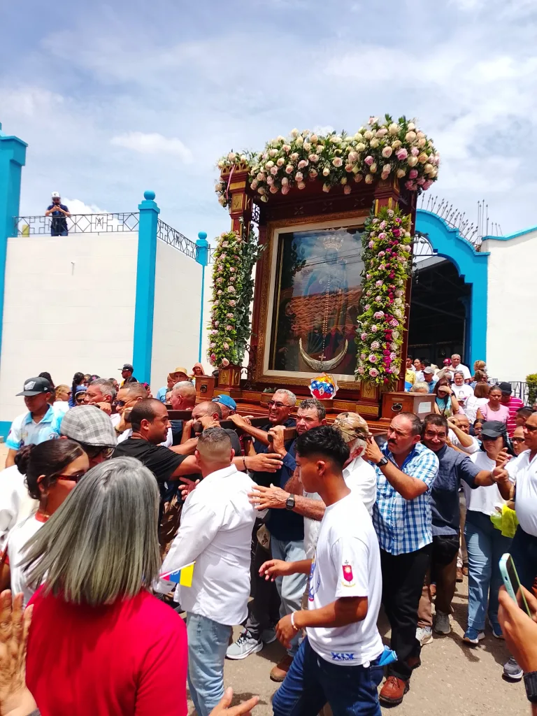 Aregue celebró a la Virgen de Chiquinquirá con misa y fe